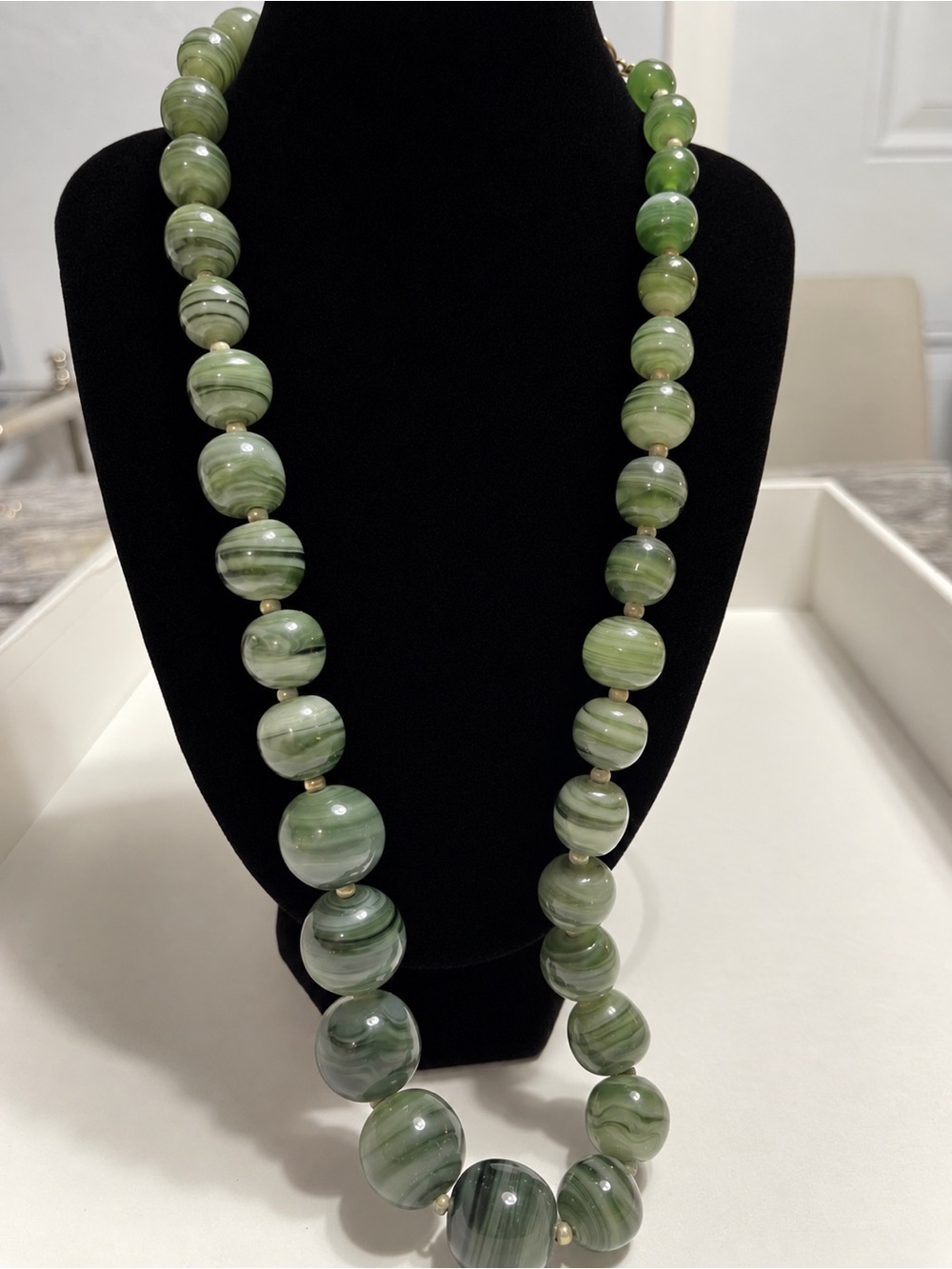 Vintage Signed Monet Women's Green Marbled Beaded Graduated Necklace